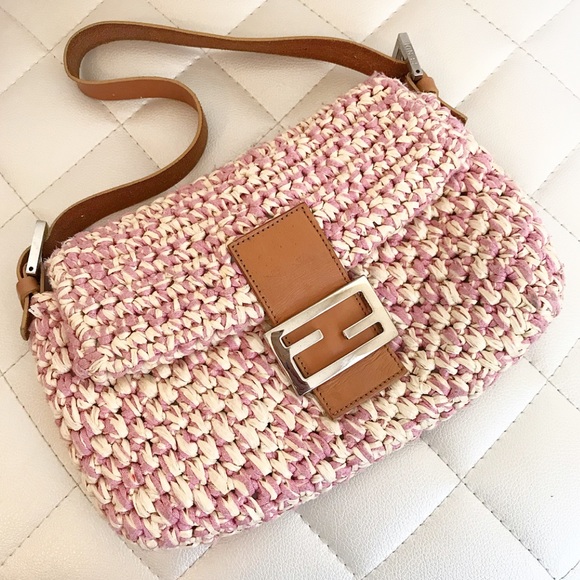 fendi baguette raffia shoulder bag